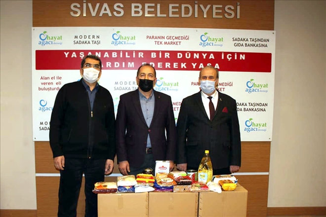 İhtiyaçlılar İçin Gıda Kolisi Gönderdi