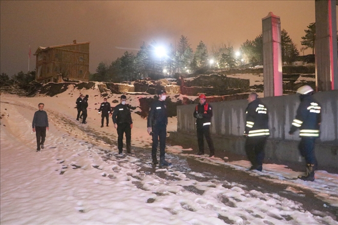 Çöken İki Katlı Ahşap Ev Ekipleri Alarma Geçirdi