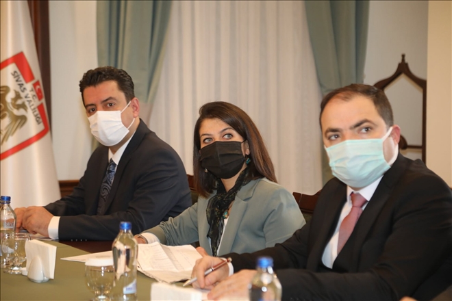 Öğretmenlerin Taleplerini Dinledi