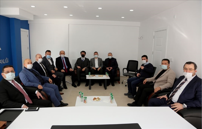 Bütün Partilere Eşit Mesafedeyiz