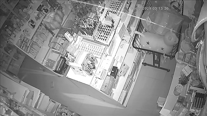 Deprem Anı Güvenlik Kamerasına Yansıdı
