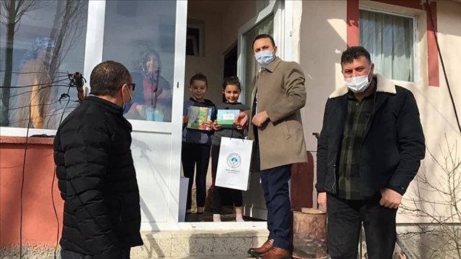 Bin 100 Öğrenciye Karne Hediyesi