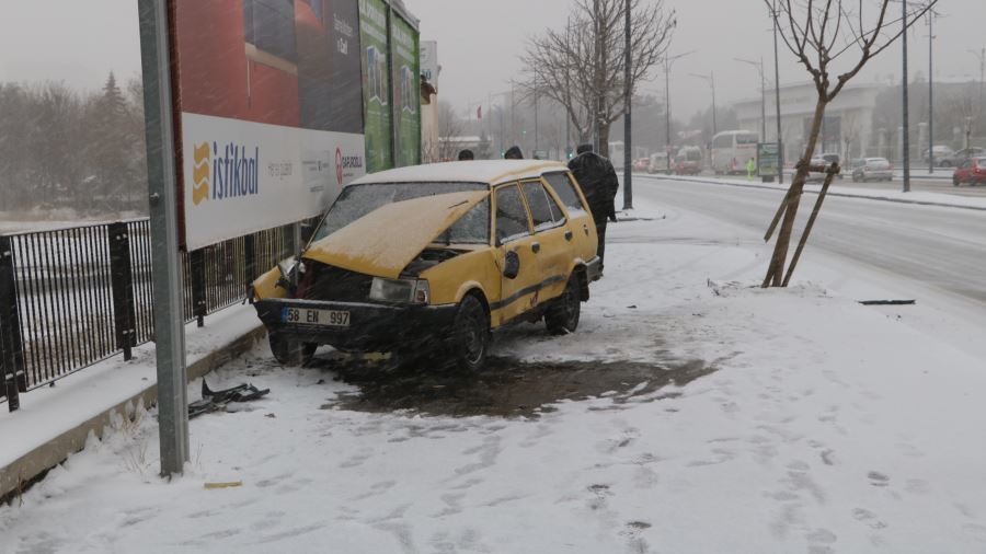 Kar Yağışı Kazaları Da Beraberinde Getirdi