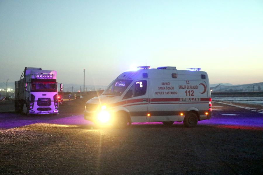 Tırla Otomobil Çarpıştı: 2 Yaralı