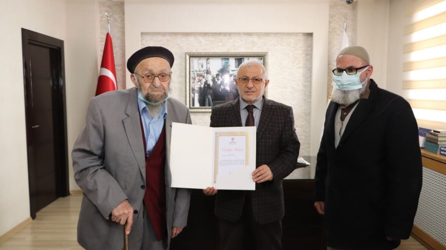 Cami İçin Bağış Yaptı
