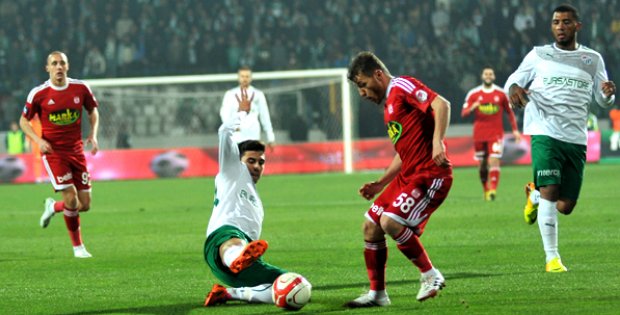 İYİ FUTBOL, KÖTÜ SONUÇ  (2-1)