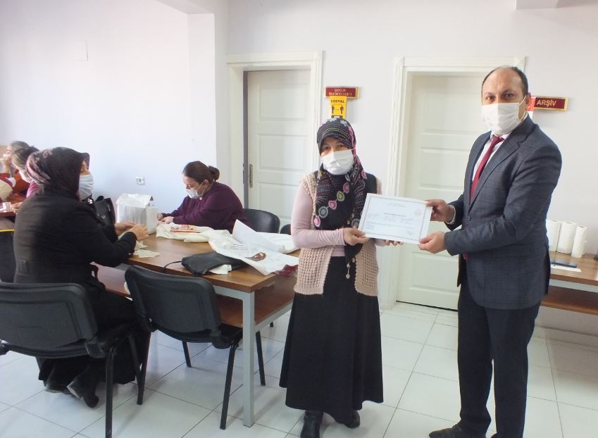 Ulaş'ta Kadın Kursiyerler Sertifikalarını Aldı