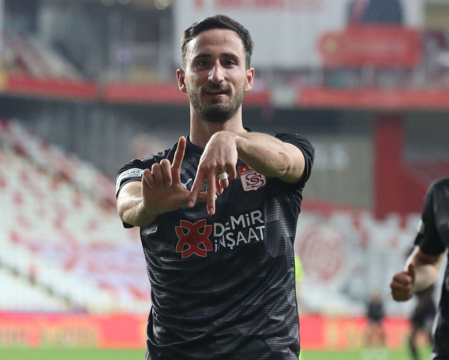Erdoğan Yeşilyurt, Gol Sayısını 3 Yaptı