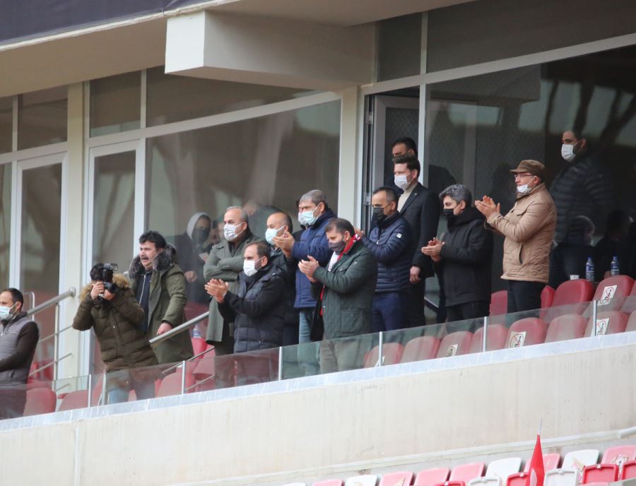Yönetim Takımı Ayakta Alkışladı!