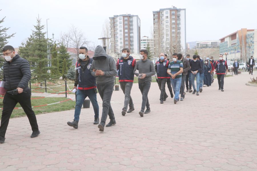 2 Kişi Tutuklandı