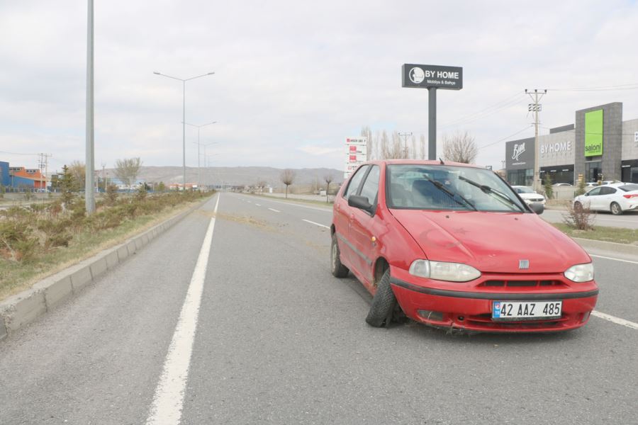 Lastiği Patlayınca Karşı Şeride Geçti