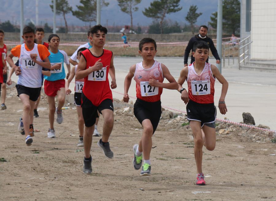 764 Sporcu Yarıştı
