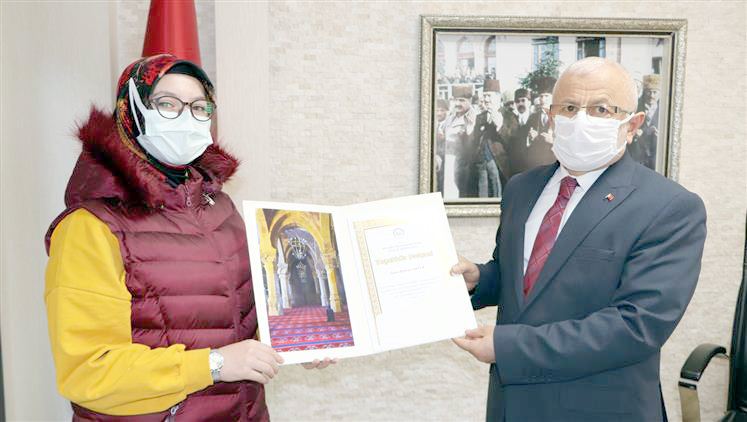 Dereceye girenleri ödüllendirdi 