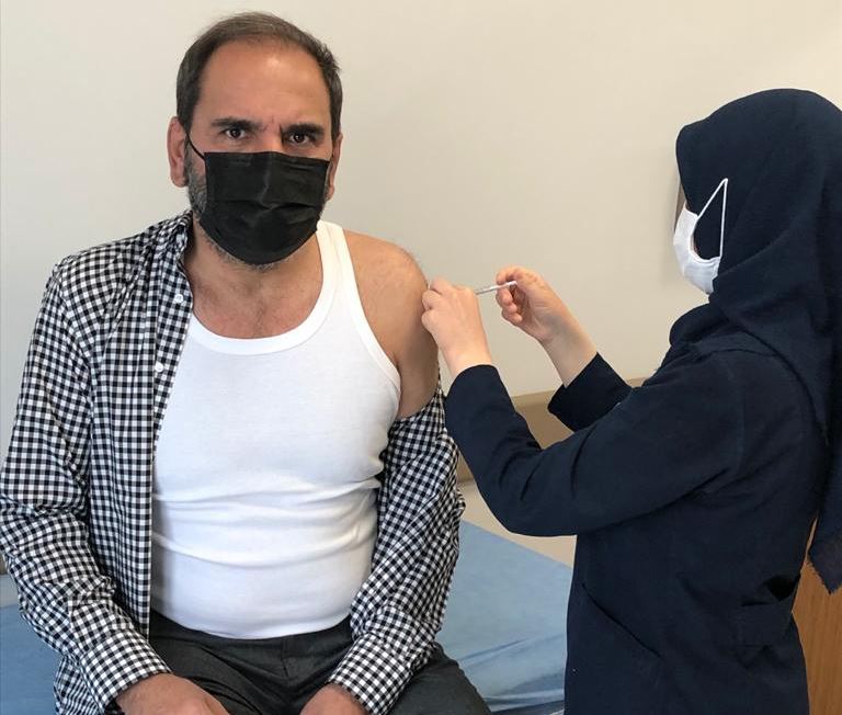 Otyakmaz, Korona Aşısı Oldu