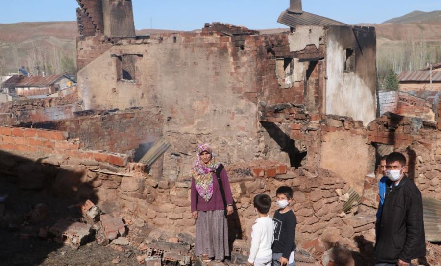 5 Kişilik Aile Evsiz Kaldı