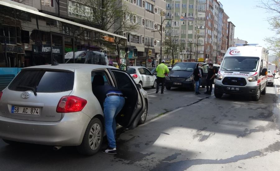 Kafa Kafaya Çarpıştılar: 1 Yaralı