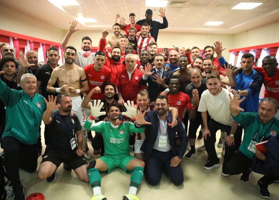 17 Futbolcunun Sözleşmesi Sürüyor