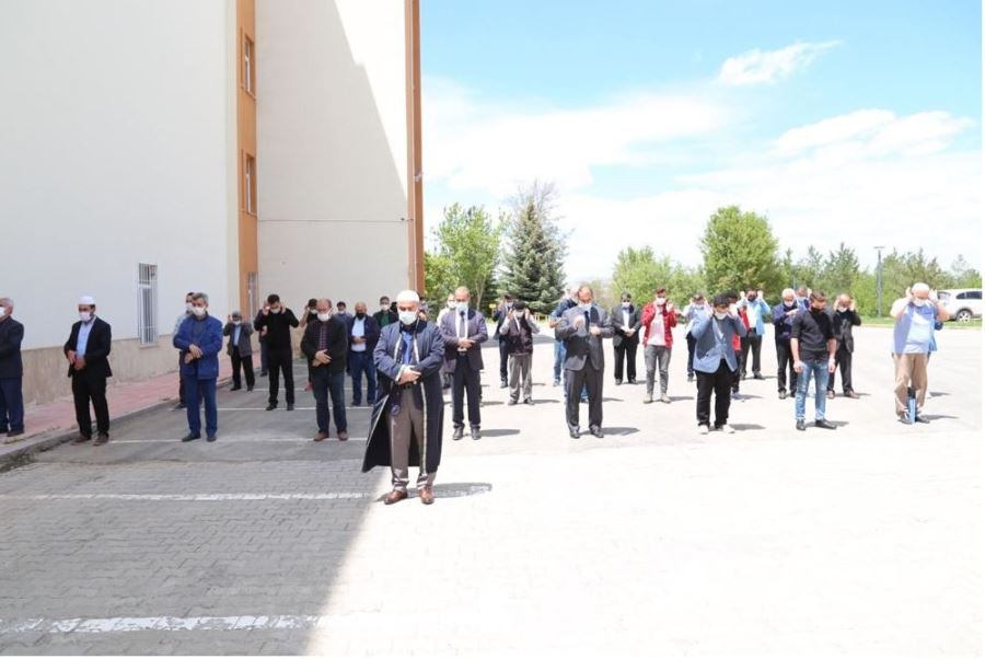 Gıyabi Cenaze Namazı Kılındı