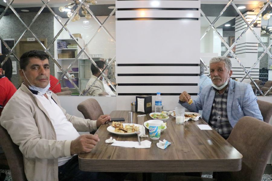 Kafe Ve Restoranlarda Yüzler Güldü