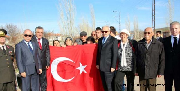 Valiyi Bayrakla Karşıladılar