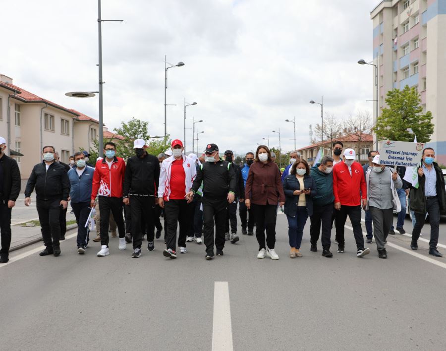 Çevre İçin Yürüyüş Yapıp Pedal Çevirdiler