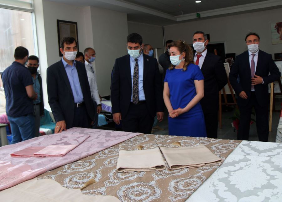 Şarkışla'da Kursiyerler Sergi Açtı