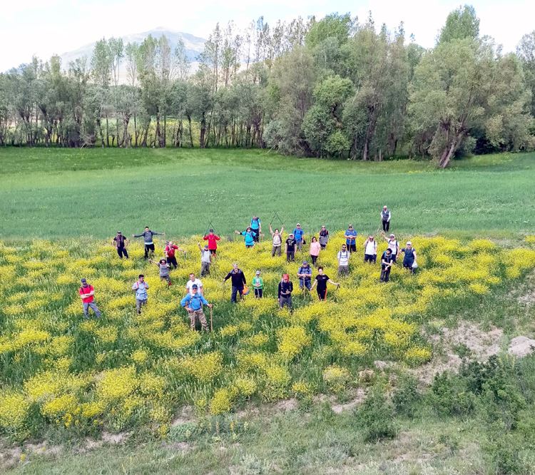 Doğa Tutkunları Değirmenaltı Şelalesini Gezdi