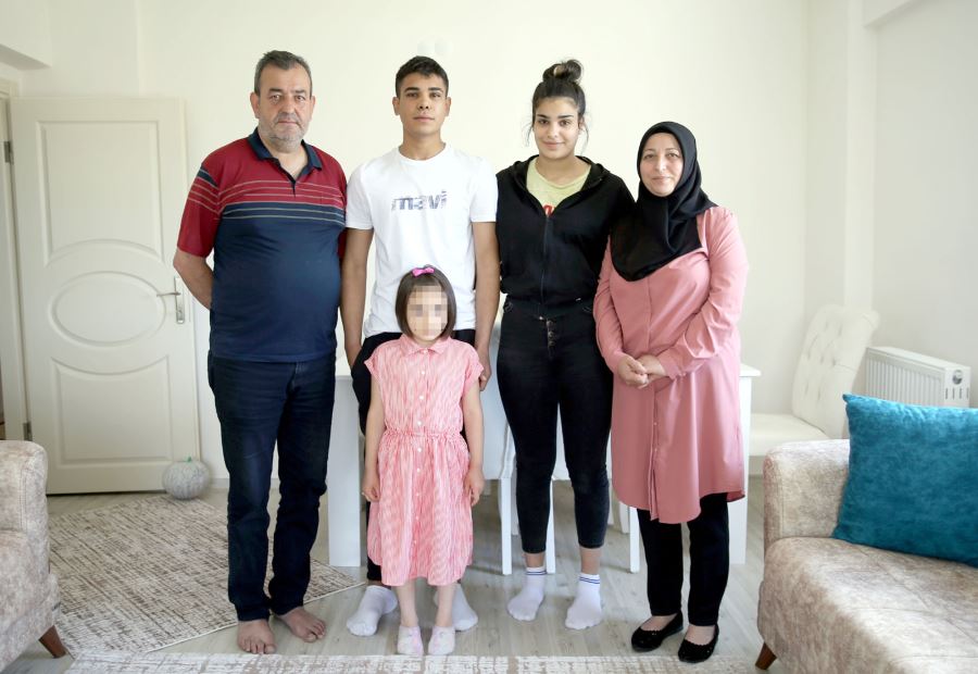 Mutlu Bir Yuvaya Kavuştular