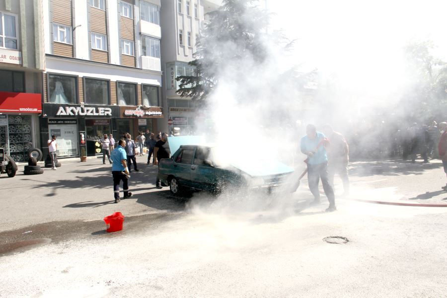 Suşehri'nde Otomobil Yangını
