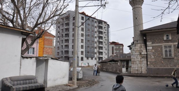 O Direk, Kenara Alındı