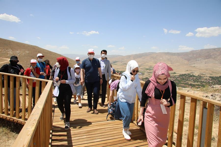Öğrenciler İlçeleri Tanıyor