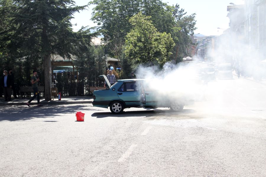 Suşehri'nde Otomobil Yangını