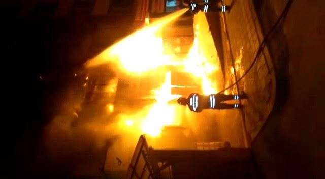 Markette Çıkan Yangın Paniğe Neden Oldu--Video