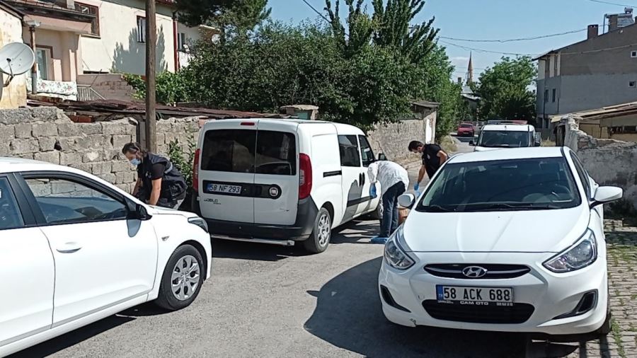 Annesinin elinden seken kurşun göğsüne saplandı