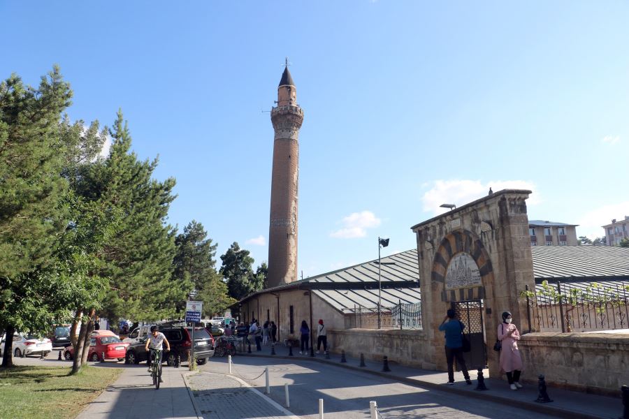 Restorasyon Minareden Başlayacak