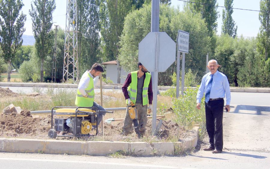 Hafik'te Kazaların Yaşandığı Kavşağa Trafik Lambaları Konuluyor