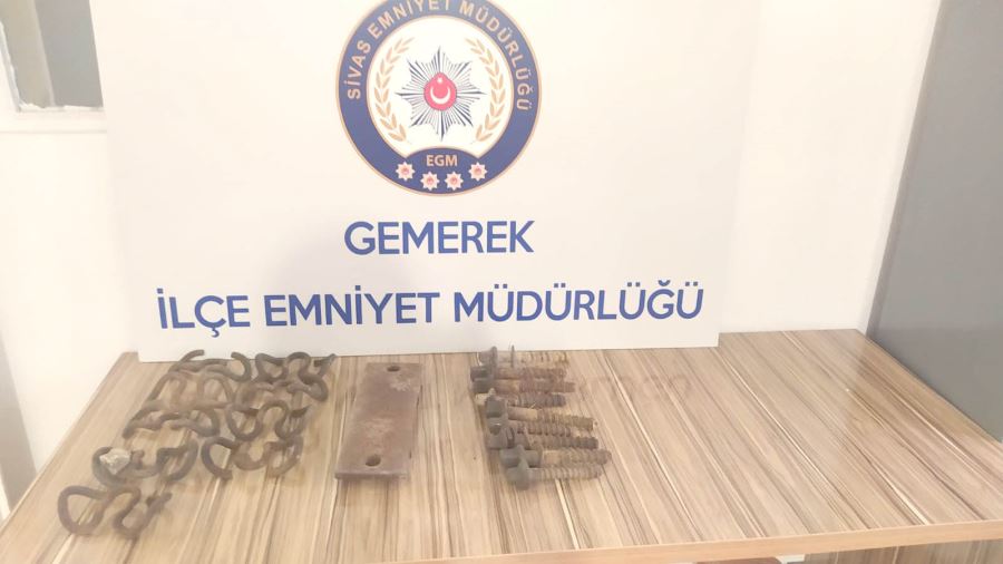 Tren Raylarının Vidalarını Çaldı
