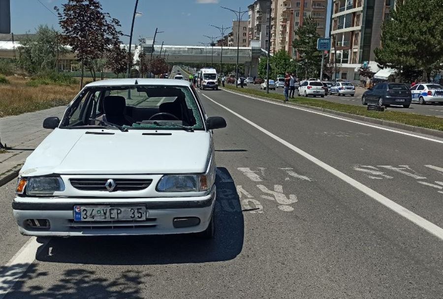 Otomobil Çarpan Kadın Hayatını Kaybetti