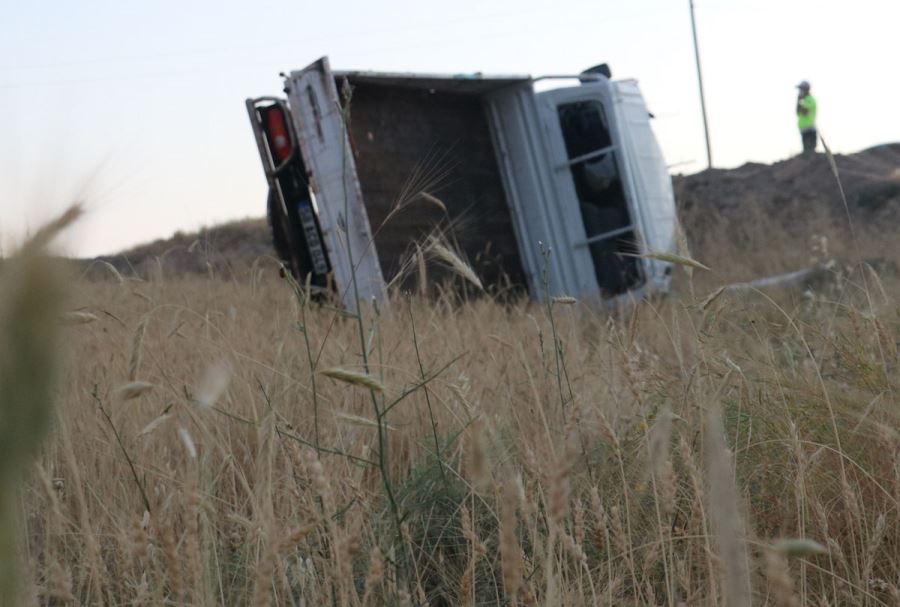Pazardan Dönerken Tarlaya Uçtular: 3 Yaralı