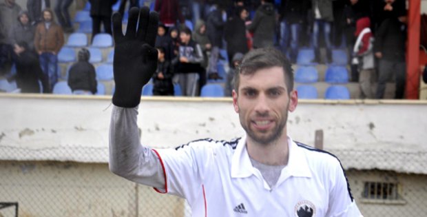 Fatih Atıyor, Zara Kazanıyor