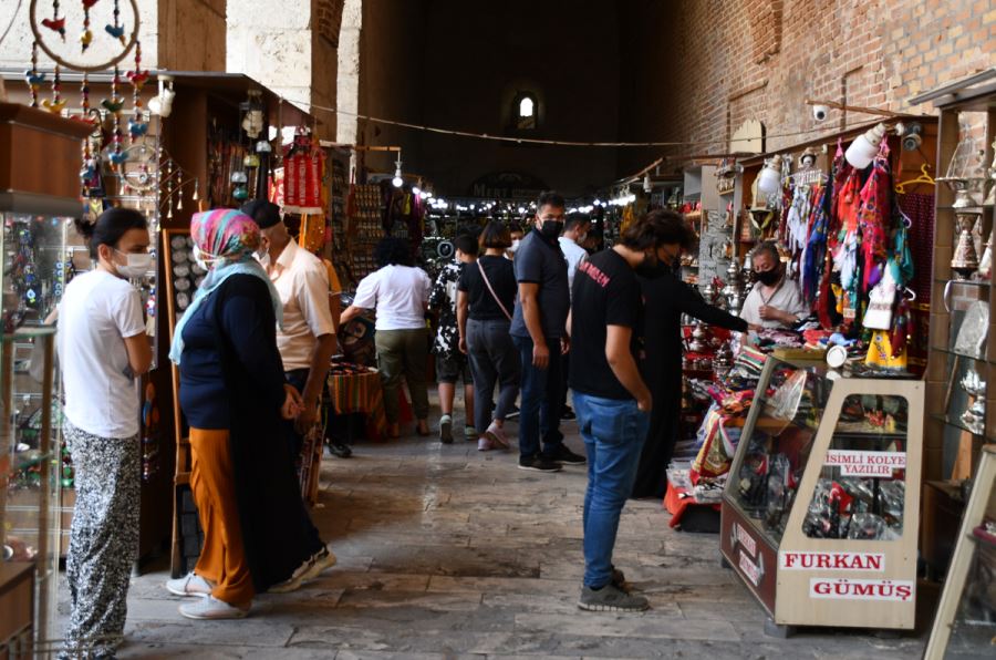 Memleket Hasretini Sonlandıran Sivaslılar, Esnafın Yüzünü Güldürdü 