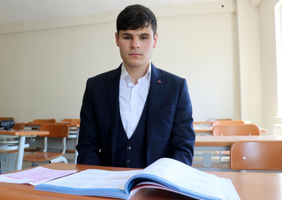 Görme Engelli Öğrenciden YKS Başarısı 