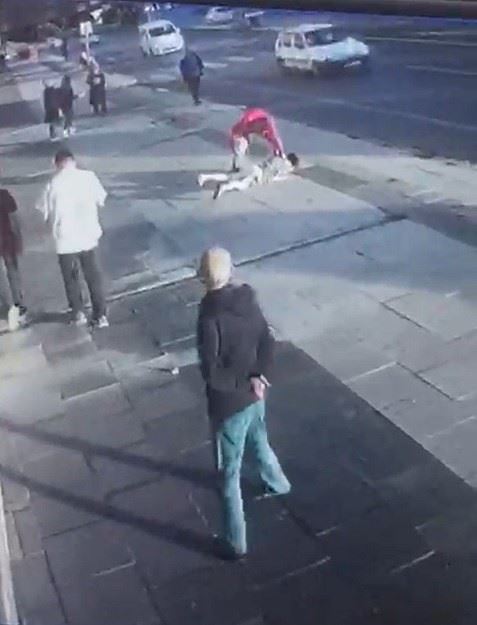 Eski Eşini 10 Yerinden Bıçakladı--Video