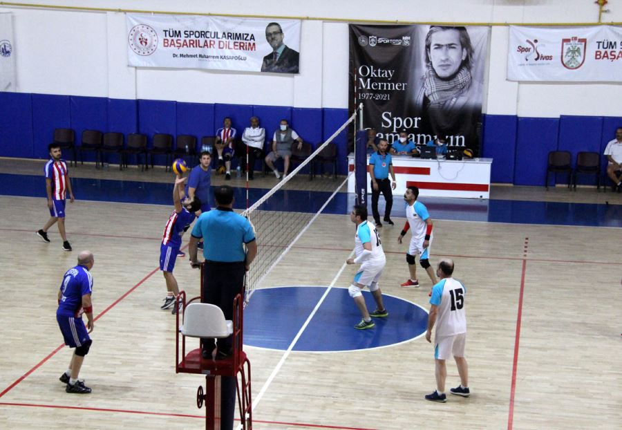 Kurumlar Voleybolda Yarışıyor
