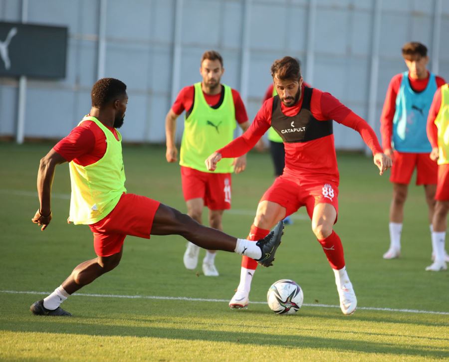 Caner Takımla Beraber Çalışıyor