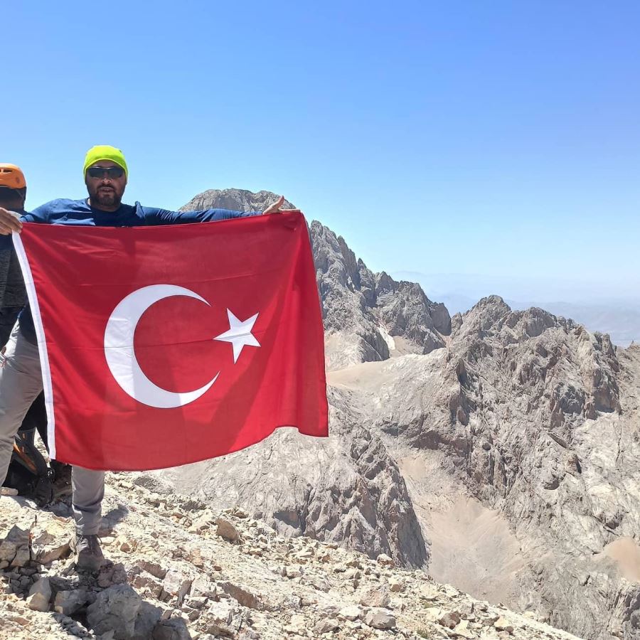 Zirveye Doymuyorlar