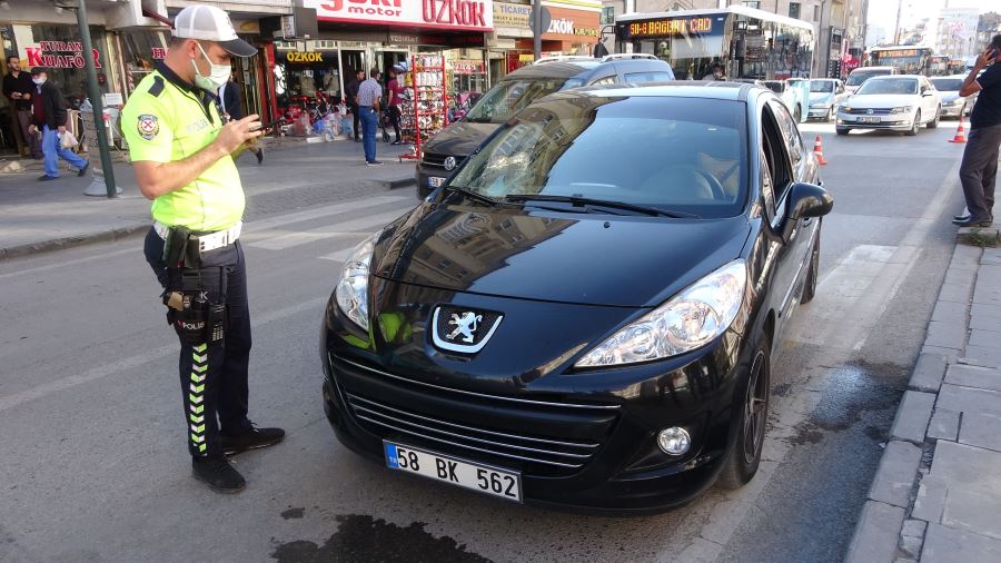 Otomobilin Çarptığı Anne Ve Oğlu Yaralandı