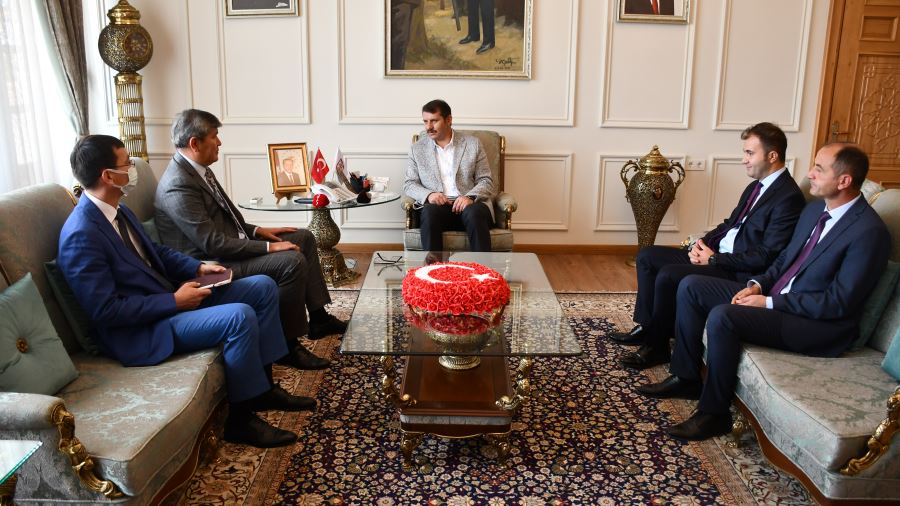 Saparbekuly'den Vali Ayhan'a Ziyaret