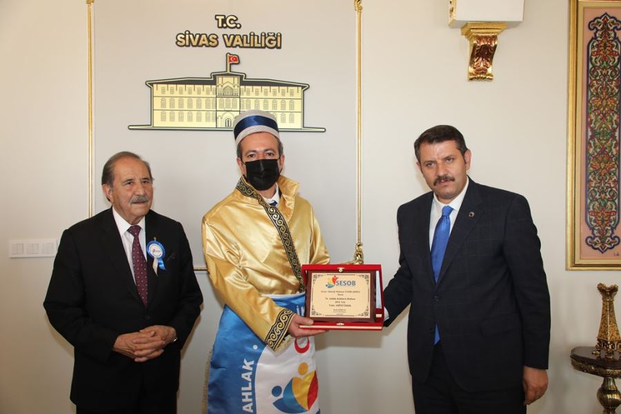  Yılın Ahisine Kaftanını Giydirdi