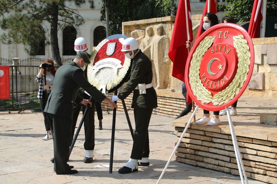 Anıta Çelenk Sunulacak